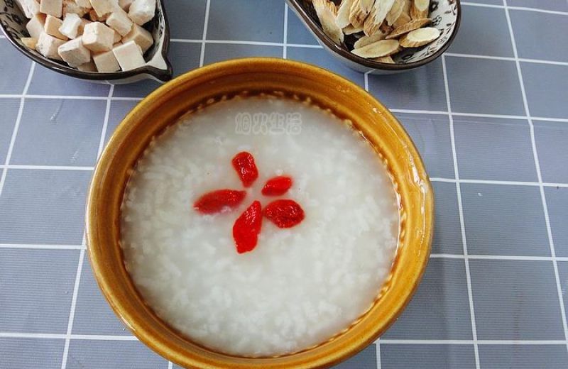 黄芪茯苓粥