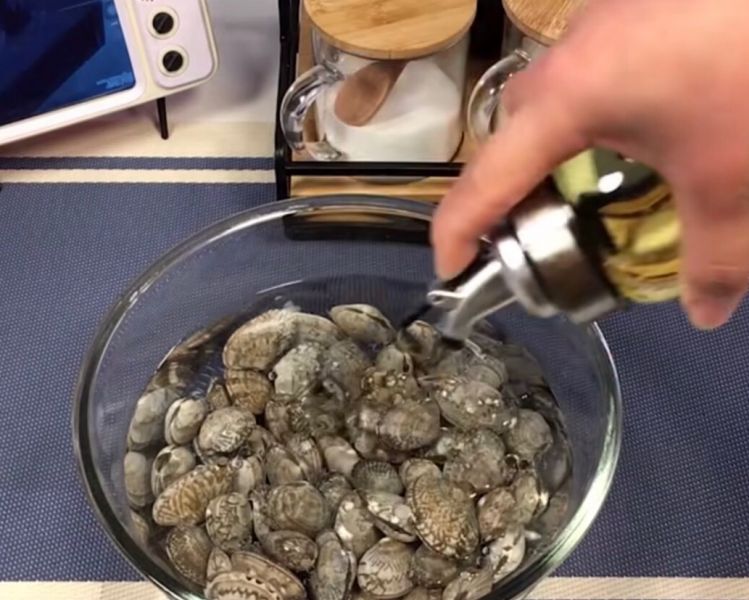 花甲粉丝煲的做法 菜谱大杂烩 花甲粉丝煲的做法 菜谱大杂烩