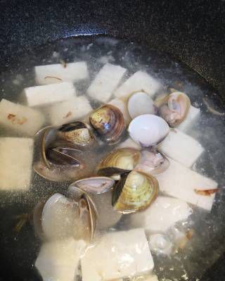 第5步(花蛤豆腐汤的做法)