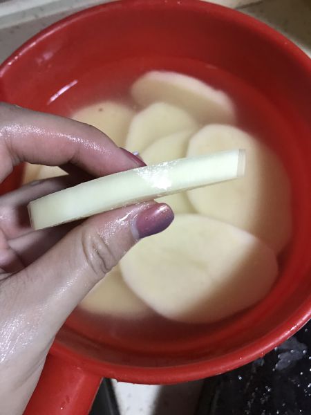 第1步(干锅土豆的做法)