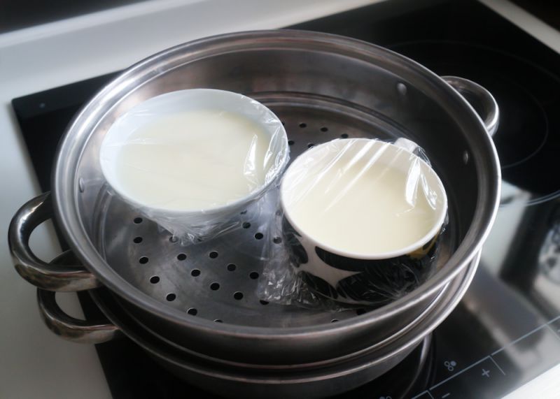 第3步(鲜奶燉蛋白的做法)