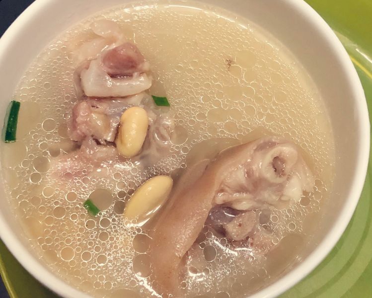 小慢炖黄豆猪蹄汤