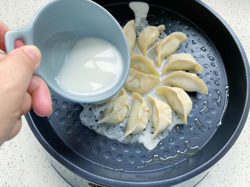 第10步(冰花煎饺的做法)