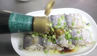 第8步(清蒸带鱼&香浓带鱼汤的做法)