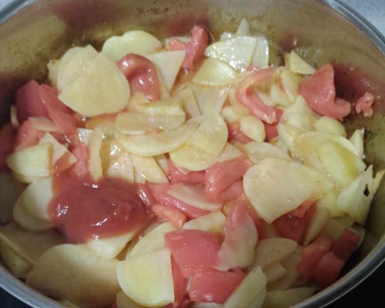 第9步(西红柿炒土豆片的做法)