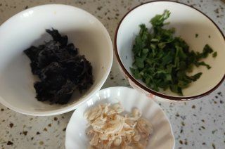 第1步(虾皮紫菜汤的做法)