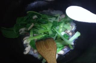 第10步(香菇油菜的做法)