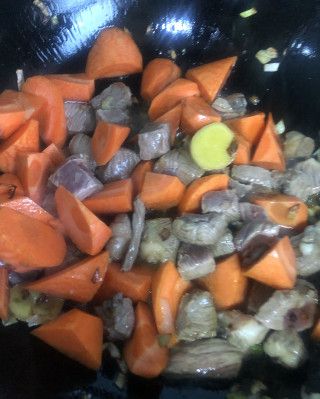 第5步(土豆胡萝卜炖牛肉的做法)