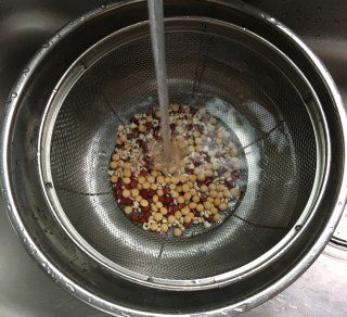 第2步(红豆薏米豆浆的做法)