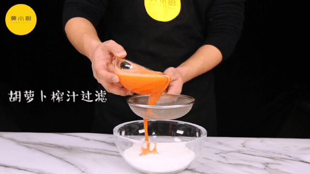 第2步(自制蔬菜汁七彩蒸饺，会被家里人夸爆的健康美味！的做法)
