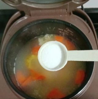 第11步(玉米萝卜排骨汤的做法)