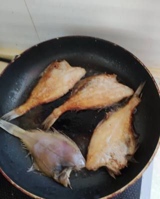 第5步(海鲜 香煎偏口鱼的做法)