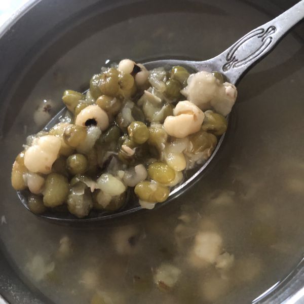 绿豆薏仁汤成品图