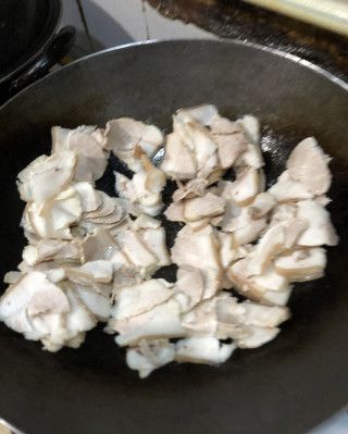 第1步(青椒回锅肉的做法)