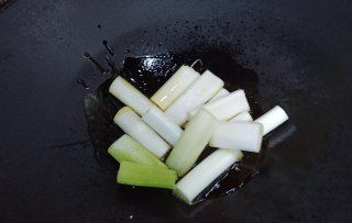 第3步(蚕豆米烧豆腐的做法)