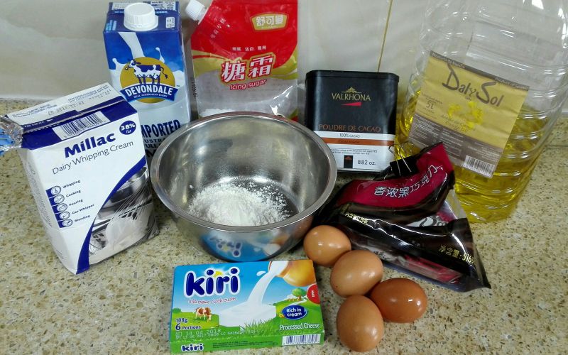 第1步(可可黑巧奶油奶酪卷的做法)