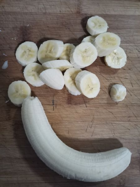 第1步(香蕉鸡蛋饼的做法)
