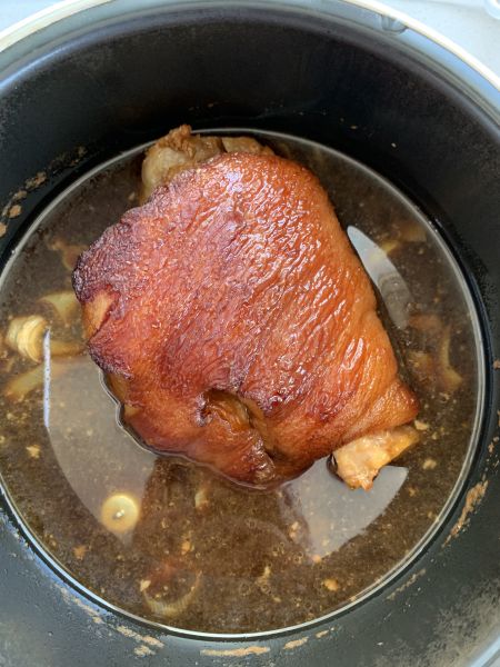高压锅炖猪肘子图片