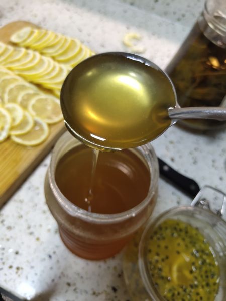 第4步(百香果蜂蜜柠檬茶的做法)