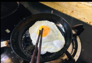 第2步(煎鸡蛋的做法)