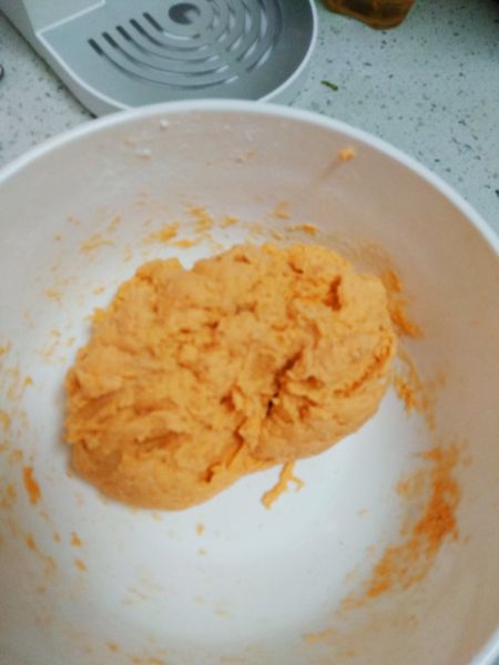 第7步(胡萝卜汁+胡萝卜饼的做法)