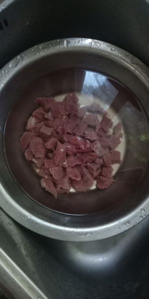 第1步(综合快手简易版咖喱牛肉的做法)