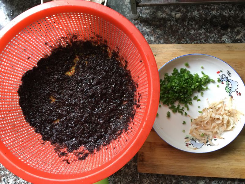 第1步(紫菜虾皮炒饭的做法)
