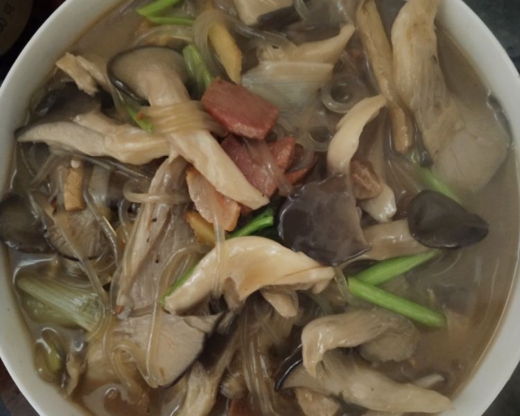 家常菜——炒蘑菇成品图