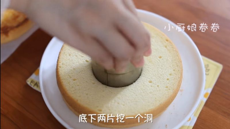 第15步(咸蛋黄芋泥肉松爆浆蛋糕的做法)