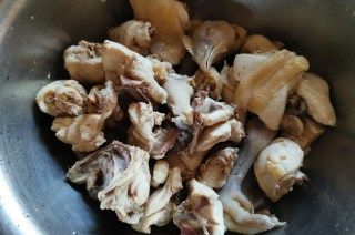 第3步(香菇土豆炖鸡块的做法)