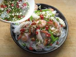 第5步(泰式海鲜粉丝沙拉的做法)