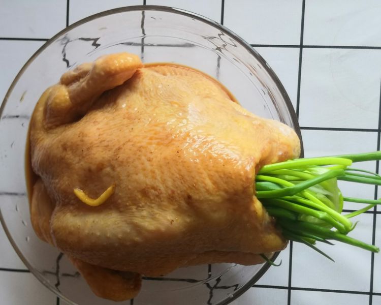 第1步(厨房小白也会做的电饭锅焖整鸡的做法)