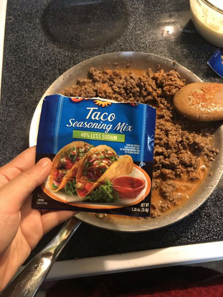 tacoseasoningmix炒到沒水3,把番茄醬和牛肉倒入盆或者鍋中,攪拌均勻