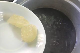 第4步(红豆薏米紫米粥的做法)