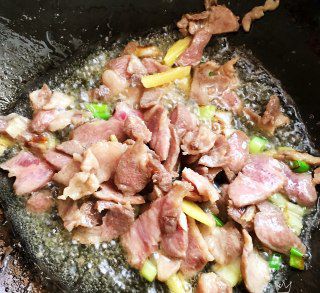 第6步(猪肉白菜炖粉条的做法)
