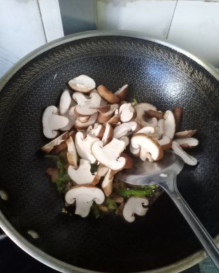 第8步(香菇炒肉的做法)