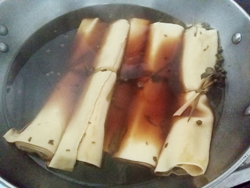 第3步(熏干豆腐卷的做法)