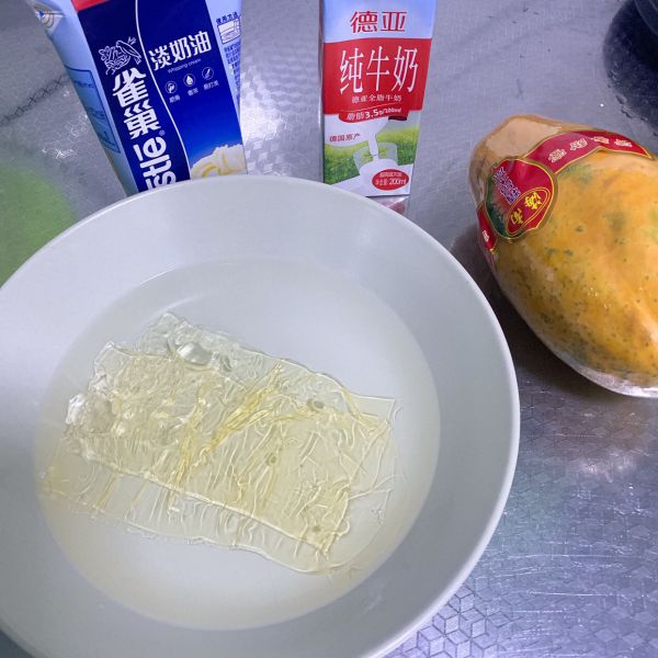 第1步(木瓜奶冻的做法)