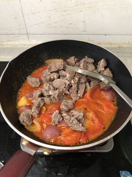 第4步(番茄土豆炖牛肉的做法)