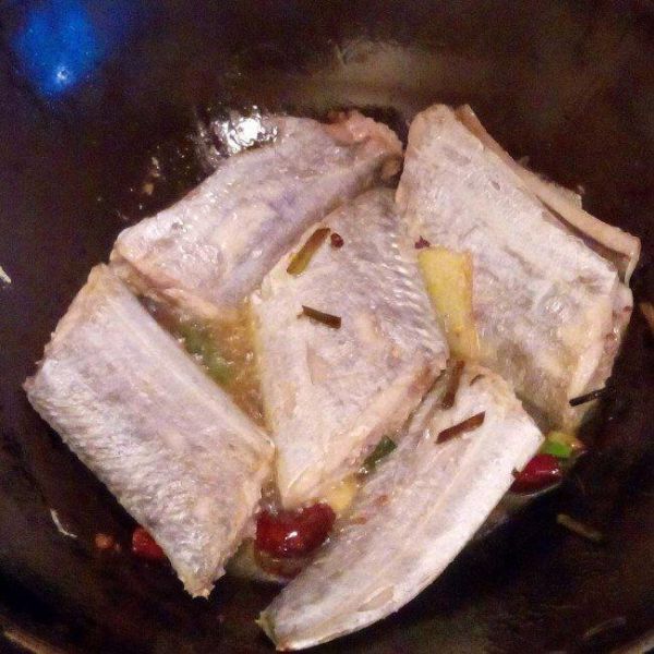 第3步(带鱼炖白菜的做法)