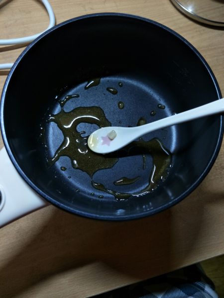 第1步(宿舍焦糖奶茶的做法)