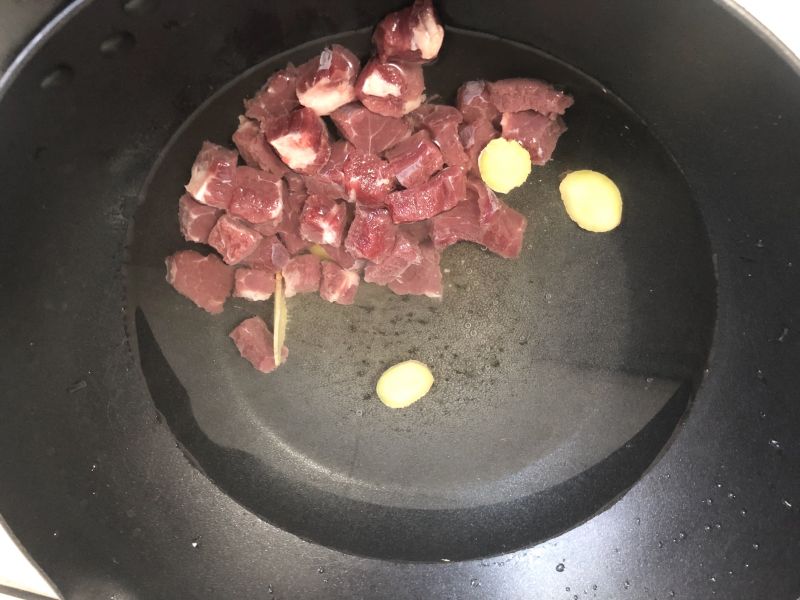 第2步(西红柿土豆炖牛肉的做法)
