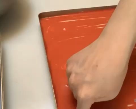 第16步(红丝绒旋风蛋糕卷的做法)