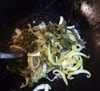 第4步(酸菜牛肉的做法)