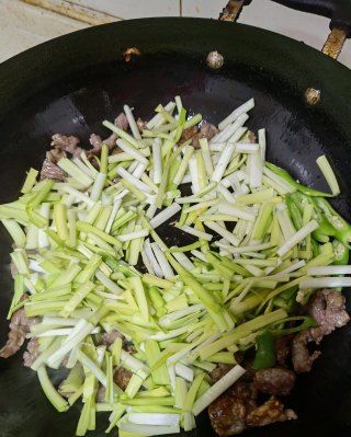 第4步(牛肉炒韭黄的做法)