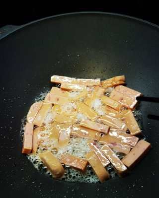 第8步(午餐肉炒蒜苔土豆条的做法)