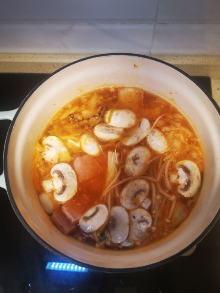 第3步(泡菜海鲜锅的做法)