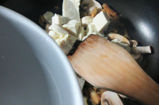 第4步(榨菜丝蘑菇豆腐汤的做法)