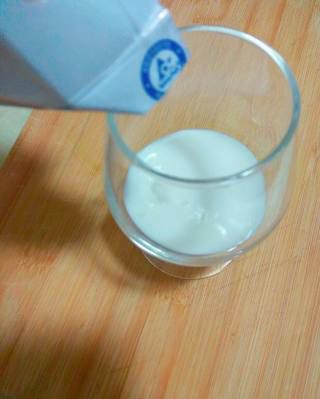 第8步(消夏饮品：蝶豆花蜂蜜牛奶的做法)
