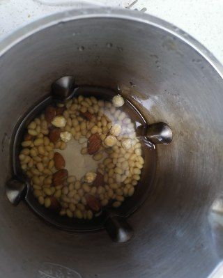 第4步(坚果豆浆的做法)
